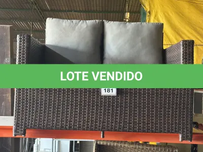 LOTE 181 - 01 SOFÁ DE JARDIM. (NO ESTADO EM QUE SE ENCONTRA. SUJEITO A AVARIAS OCULTAS/VISÍVEIS.) BH1553C