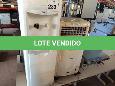 LOTE 233 - 01 BEBEDOURO PARA GARRAFÃO MARCA IBBL E 01 CLIMATIZADOR DE AR MARCA CONSUL. (NO ESTADO) ATENÇÃO! FAZER A VISITAÇÃO ANTES DE ARREMATAR, NÃO SABEMOS SE FUNCIONA, LEILÃO NÃO TEM GARANTIA E NEM DEVOLUÇÃO, SUJEITO A POSSÍVEIS AVARIAS VISÍVEIS/OCULTAS E/OU AUSÊNCIA DE COMPONENTES.