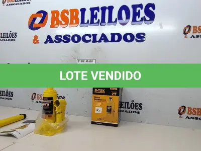 LOTE 095 - 01 MACACO HIDRÁULICO MANUAL TIPO GARRAFA PORTÁTIL SUPORTA 2 TONELADAS   (NOVO) (NO ESTADO) ATENÇÃO! FAZER A VISITAÇÃO ANTES DE ARREMATAR, NÃO SABEMOS SE FUNCIONA. LEILÃO NÃO TEM GARANTIA E NEM DEVOLUÇÃO, SUJEITO A POSSÍVEIS AVARIAS VISÍVEIS/OCULTAS E/OU AUSÊNCIA DE COMPONENTES.