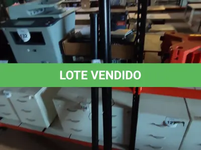 LOTE 128 - 02 TELAS DE PROJEÇÃO. (NO ESTADO) ATENÇÃO! FAZER A VISITAÇÃO ANTES DE ARREMATAR, NÃO SABEMOS SE FUNCIONA, LEILÃO NÃO TEM GARANTIA E NEM DEVOLUÇÃO, SUJEITO A POSSÍVEIS AVARIAS VISÍVEIS/OCULTAS E/OU AUSÊNCIA DE COMPONENTES.