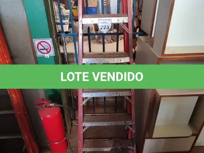 LOTE 223 - 01 ESCADA TESOURA. (NO ESTADO) ATENÇÃO! FAZER A VISITAÇÃO ANTES DE ARREMATAR, NÃO SABEMOS SE FUNCIONA, LEILÃO NÃO TEM GARANTIA E NEM DEVOLUÇÃO, SUJEITO A POSSÍVEIS AVARIAS VISÍVEIS/OCULTAS E/OU AUSÊNCIA DE COMPONENTES.