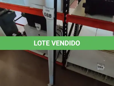 LOTE 088 - 01 TELA DE PROJEÇÃO. (NO ESTADO) ATENÇÃO! FAZER A VISITAÇÃO ANTES DE ARREMATAR, NÃO SABEMOS SE FUNCIONA, LEILÃO NÃO TEM GARANTIA E NEM DEVOLUÇÃO, SUJEITO A POSSÍVEIS AVARIAS VISÍVEIS/OCULTAS E/OU AUSÊNCIA DE COMPONENTES.