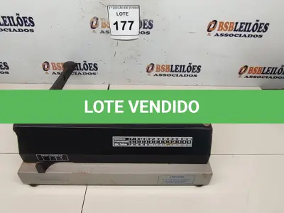 LOTE 177 - 01 ENCADERNADORA MARCA KRAUSER. (NO ESTADO) ATENÇÃO! FAZER A VISITAÇÃO ANTES DE ARREMATAR, NÃO SABEMOS SE FUNCIONA, LEILÃO NÃO TEM GARANTIA E NEM DEVOLUÇÃO, SUJEITO A POSSÍVEIS AVARIAS VISÍVEIS/OCULTAS E/OU AUSÊNCIA DE COMPONENTES.