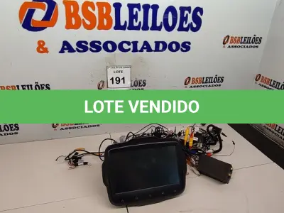LOTE 191 - 01 CENTRAL DE MÍDIA AUTOMOTIVA MARCA ONE. (NO ESTADO) ATENÇÃO! FAZER A VISITAÇÃO ANTES DE ARREMATAR, NÃO SABEMOS SE FUNCIONA, LEILÃO NÃO TEM GARANTIA E NEM DEVOLUÇÃO, SUJEITO A POSSÍVEIS AVARIAS VISÍVEIS/OCULTAS E/OU AUSÊNCIA DE COMPONENTES.
