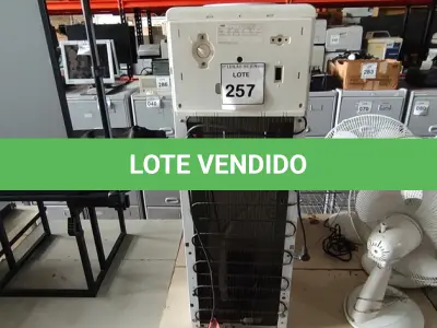LOTE 257 - 01 BEBEDOURO PARA GARRAFÃO MARCA IBBL E 01 CLIMATIZADOR DE AR MARCA CONSUL. (NO ESTADO) ATENÇÃO! FAZER A VISITAÇÃO ANTES DE ARREMATAR, NÃO SABEMOS SE FUNCIONA, LEILÃO NÃO TEM GARANTIA E NEM DEVOLUÇÃO, SUJEITO A POSSÍVEIS AVARIAS VISÍVEIS/OCULTAS E/OU AUSÊNCIA DE COMPONENTES.