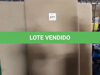 LOTE 277 - 05 ESTOFADOS COM RODINHAS COM ACENTO ALMOFADADO. (NO ESTADO) ATENÇÃO! FAZER A VISITAÇÃO ANTES DE ARREMATAR, NÃO SABEMOS SE FUNCIONA, LEILÃO NÃO TEM GARANTIA E NEM DEVOLUÇÃO, SUJEITO A POSSÍVEIS AVARIAS VISÍVEIS/OCULTAS E/OU AUSÊNCIA DE COMPONENTES.