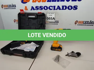 LOTE 065 - 01 PARAFUSADEIRA 48V COM DUAS BATERIAS E ADAPTADOR CORTADOR DE CHAPA COM MALETA  (NOVO) (NO ESTADO) ATENÇÃO! FAZER A VISITAÇÃO ANTES DE ARREMATAR, NÃO SABEMOS SE FUNCIONA. LEILÃO NÃO TEM GARANTIA E NEM DEVOLUÇÃO, SUJEITO A POSSÍVEIS AVARIAS VISÍVEIS/OCULTAS E/OU AUSÊNCIA DE COMPONENTES.