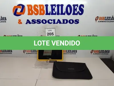 LOTE 205 - 01 TABLET SEM FONTE COM CASE MARCA POSITIVO. (NO ESTADO) ATENÇÃO! FAZER A VISITAÇÃO ANTES DE ARREMATAR, NÃO SABEMOS SE FUNCIONA, LEILÃO NÃO TEM GARANTIA E NEM DEVOLUÇÃO, SUJEITO A POSSÍVEIS AVARIAS VISÍVEIS/OCULTAS E/OU AUSÊNCIA DE COMPONENTES.