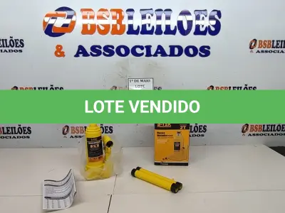 LOTE 185 - 01 MACACO HIDRÁULICO MANUAL TIPO GARRAFA PORTÁTIL SUPORTA 2 TONELADAS   (NOVO) (NO ESTADO) ATENÇÃO! FAZER A VISITAÇÃO ANTES DE ARREMATAR, NÃO SABEMOS SE FUNCIONA. LEILÃO NÃO TEM GARANTIA E NEM DEVOLUÇÃO, SUJEITO A POSSÍVEIS AVARIAS VISÍVEIS/OCULTAS E/OU AUSÊNCIA DE COMPONENTES.