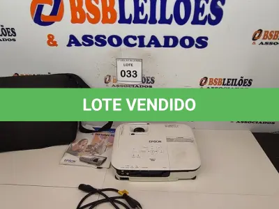 LOTE 033 - 01 PROJETOR LCD MODELO H434A MARCA EPSON COM CABO E CASE. (NO ESTADO) ATENÇÃO! FAZER A VISITAÇÃO ANTES DE ARREMATAR, NÃO SABEMOS SE FUNCIONA, LEILÃO NÃO TEM GARANTIA E NEM DEVOLUÇÃO, SUJEITO A POSSÍVEIS AVARIAS VISÍVEIS/OCULTAS E/OU AUSÊNCIA DE COMPONENTES.