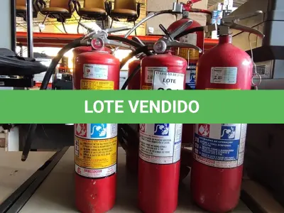 LOTE 201 - 06 EXTINTORES DE INCÊNDIO TAMANHOS DIVERSOS. (NO ESTADO) ATENÇÃO! FAZER A VISITAÇÃO ANTES DE ARREMATAR, NÃO SABEMOS SE FUNCIONA, LEILÃO NÃO TEM GARANTIA E NEM DEVOLUÇÃO, SUJEITO A POSSÍVEIS AVARIAS VISÍVEIS/OCULTAS E/OU AUSÊNCIA DE COMPONENTES.