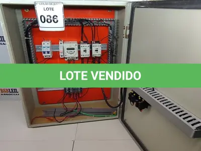 LOTE 086 - 01 QUADRO ELÉTRICO. (NO ESTADO) ATENÇÃO! FAZER A VISITAÇÃO O ANTES DE ARREMATAR, NÃO SABEMOS SE FUNCIONA, LEILÃO NÃO TEM GARANTIA E NEM DEVOLUÇÃO, SUJEITO A POSSÍVEIS AVARIAS VISÍVEIS/OCULTAS E/OU AUSÊNCIA DE COMPONENTES.