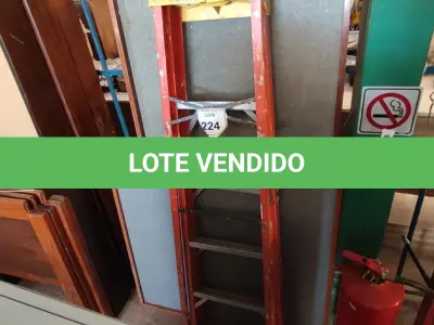 LOTE 224 - 01 ESCADA TESOURA. (NO ESTADO) ATENÇÃO! FAZER A VISITAÇÃO ANTES DE ARREMATAR, NÃO SABEMOS SE FUNCIONA, LEILÃO NÃO TEM GARANTIA E NEM DEVOLUÇÃO, SUJEITO A POSSÍVEIS AVARIAS VISÍVEIS/OCULTAS E/OU AUSÊNCIA DE COMPONENTES.