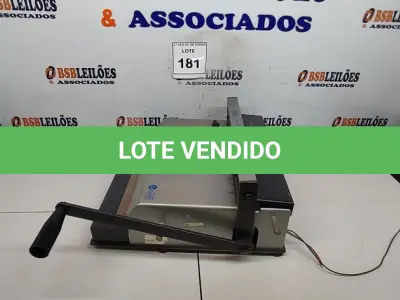 LOTE 181 - 01 ENCADERNADORA MARCA LASSANE. (NO ESTADO) ATENÇÃO! FAZER A VISITAÇÃO ANTES DE ARREMATAR, NÃO SABEMOS SE FUNCIONA, LEILÃO NÃO TEM GARANTIA E NEM DEVOLUÇÃO, SUJEITO A POSSÍVEIS AVARIAS VISÍVEIS/OCULTAS E/OU AUSÊNCIA DE COMPONENTES.
