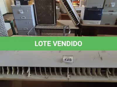 LOTE 225 - 01 AR CONDICIONADO SPRINGER MARCA CARRIER. (NO ESTADO) ATENÇÃO! FAZER A VISITAÇÃO ANTES DE ARREMATAR, NÃO SABEMOS SE FUNCIONA, LEILÃO NÃO TEM GARANTIA E NEM DEVOLUÇÃO, SUJEITO A POSSÍVEIS AVARIAS VISÍVEIS/OCULTAS E/OU AUSÊNCIA DE COMPONENTES.