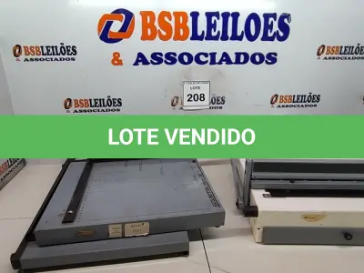 LOTE 208 - 02 GUILHOTINAS E 01 ENCADERNADORA. (NO ESTADO) ATENÇÃO! FAZER A VISITAÇÃO ANTES DE ARREMATAR, NÃO SABEMOS SE FUNCIONA, LEILÃO NÃO TEM GARANTIA E NEM DEVOLUÇÃO, SUJEITO A POSSÍVEIS AVARIAS VISÍVEIS/OCULTAS E/OU AUSÊNCIA DE COMPONENTES.