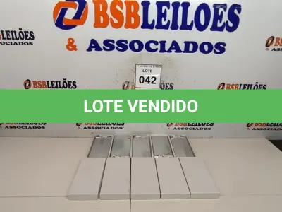 LOTE 042 - 05 BATERIAS METÁLICAS. (NO ESTADO) ATENÇÃO! FAZER A VISITAÇÃO ANTES DE ARREMATAR, NÃO SABEMOS SE FUNCIONA, LEILÃO NÃO TEM GARANTIA E NEM DEVOLUÇÃO, SUJEITO A POSSÍVEIS AVARIAS VISÍVEIS/OCULTAS E/OU AUSÊNCIA DE COMPONENTES.