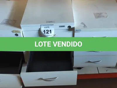 LOTE 121 - 03 GAVETEIROS DE ESCRITÓRIO COM 03 GAVETAS CADA. (NO ESTADO) ATENÇÃO! FAZER A VISITAÇÃO ANTES DE ARREMATAR, NÃO SABEMOS SE FUNCIONA, LEILÃO NÃO TEM GARANTIA E NEM DEVOLUÇÃO, SUJEITO A POSSÍVEIS AVARIAS VISÍVEIS/OCULTAS E/OU AUSÊNCIA DE COMPONENTES.