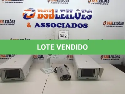 LOTE 082 - 02 CÂMERAS DE VÍDEO AXIS P1343-E, 01 SUPORTE PARA CÂMERAS E 01 CÂMERA DE SEGURANÇA IR30 MARCA MULTITOC. (NO ESTADO) ATENÇÃO! FAZER A VISITAÇÃO ANTES DE ARREMATAR, NÃO SABEMOS SE FUNCIONA, LEILÃO NÃO TEM GARANTIA E NEM DEVOLUÇÃO, SUJEITO A POSSÍVEIS AVARIAS VISÍVEIS/OCULTAS E/OU AUSÊNCIA DE COMPONENTES.