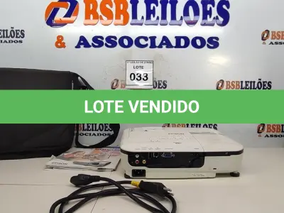 LOTE 033 - 01 PROJETOR LCD MODELO H434A MARCA EPSON COM CABO E CASE. (NO ESTADO) ATENÇÃO! FAZER A VISITAÇÃO ANTES DE ARREMATAR, NÃO SABEMOS SE FUNCIONA, LEILÃO NÃO TEM GARANTIA E NEM DEVOLUÇÃO, SUJEITO A POSSÍVEIS AVARIAS VISÍVEIS/OCULTAS E/OU AUSÊNCIA DE COMPONENTES.