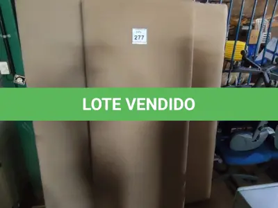 LOTE 277 - 05 ESTOFADOS COM RODINHAS COM ACENTO ALMOFADADO. (NO ESTADO) ATENÇÃO! FAZER A VISITAÇÃO ANTES DE ARREMATAR, NÃO SABEMOS SE FUNCIONA, LEILÃO NÃO TEM GARANTIA E NEM DEVOLUÇÃO, SUJEITO A POSSÍVEIS AVARIAS VISÍVEIS/OCULTAS E/OU AUSÊNCIA DE COMPONENTES.