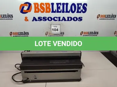 LOTE 104 - 01 ENCADERNADORA LASSANE.  (NO ESTADO) ATENÇÃO! FAZER A VISITAÇÃO ANTES DE ARREMATAR, NÃO SABEMOS SE FUNCIONA, LEILÃO NÃO TEM GARANTIA E NEM DEVOLUÇÃO, SUJEITO A POSSÍVEIS AVARIAS VISÍVEIS/OCULTAS E/OU AUSÊNCIA DE COMPONENTES.