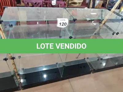 LOTE 120 - 01 VITRINE EXPOSITORA DE VIDRO. (NO ESTADO) ATENÇÃO! FAZER A VISITAÇÃO ANTES DE ARREMATAR, NÃO SABEMOS SE FUNCIONA, LEILÃO NÃO TEM GARANTIA E NEM DEVOLUÇÃO, SUJEITO A POSSÍVEIS AVARIAS VISÍVEIS/OCULTAS E/OU AUSÊNCIA DE COMPONENTES.