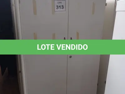 LOTE 313 - 01 ARMÁRIO ALTO PRA ESCRITÓRIO COM 2 PORTAS E 3 COMPARTIMENTOS. (NO ESTADO) ATENÇÃO! FAZER A VISITAÇÃO ANTES DE ARREMATAR, NÃO SABEMOS SE FUNCIONA, LEILÃO NÃO TEM GARANTIA E NEM DEVOLUÇÃO, SUJEITO A POSSÍVEIS AVARIAS VISÍVEIS/OCULTAS E/OU AUSÊNCIA DE COMPONENTES.