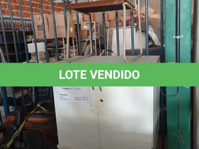 LOTE 363 - 02 ARMÁRIOS BAIXOS PRA ESCRITÓRIO 2 PORTAS CADA E 01 CADEIRA COM PÉS FIXOS. (NO ESTADO) ATENÇÃO! FAZER A VISITAÇÃO ANTES DE ARREMATAR, NÃO SABEMOS SE FUNCIONA. LEILÃO NÃO TEM GARANTIA E NEM DEVOLUÇÃO, SUJEITO A POSSÍVEIS AVARIAS VISÍVEIS/OCULTAS E/OU AUSÊNCIA DE COMPONENTES.