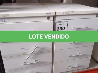 LOTE 330 - 02 GAVETEIROS COM 04 GAVETAS CADA. (NO ESTADO) ATENÇÃO! FAZER A VISITAÇÃO ANTES DE ARREMATAR, NÃO SABEMOS SE FUNCIONA, LEILÃO NÃO TEM GARANTIA E NEM DEVOLUÇÃO, SUJEITO A POSSÍVEIS AVARIAS VISÍVEIS/OCULTAS E/OU AUSÊNCIA DE COMPONENTES.