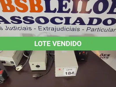 LOTE 184 - 04 TRANSFORMADORES TAMANHOS DIVERSOS E 01 ESTABILIZADOR. (NO ESTADO) ATENÇÃO! FAZER A VISITAÇÃO ANTES DE ARREMATAR, NÃO SABEMOS SE FUNCIONA, LEILÃO NÃO TEM GARANTIA E NEM DEVOLUÇÃO, SUJEITO A POSSÍVEIS AVARIAS VISÍVEIS/OCULTAS E/OU AUSÊNCIA DE COMPONENTES.