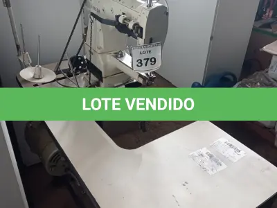 LOTE 379 - 01 MÁQUINA DE COSTURA INDUSTRIAL MARCA SINGER. (NO ESTADO) ATENÇÃO! FAZER A VISITAÇÃO ANTES DE ARREMATAR, NÃO SABEMOS SE FUNCIONA, LEILÃO NÃO TEM GARANTIA E NEM DEVOLUÇÃO, SUJEITO A POSSÍVEIS AVARIAS VISÍVEIS/OCULTAS E/OU AUSÊNCIA DE COMPONENTES.