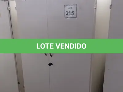 LOTE 315 - 01 ARMÁRIO ALTO PRA ESCRITÓRIO COM 2 PORTAS E 3 COMPARTIMENTOS. (NO ESTADO) ATENÇÃO! FAZER A VISITAÇÃO ANTES DE ARREMATAR, NÃO SABEMOS SE FUNCIONA, LEILÃO NÃO TEM GARANTIA E NEM DEVOLUÇÃO, SUJEITO A POSSÍVEIS AVARIAS VISÍVEIS/OCULTAS E/OU AUSÊNCIA DE COMPONENTES.