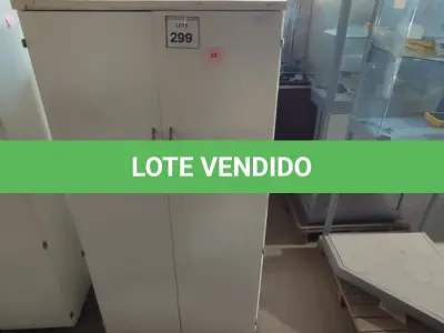 LOTE 299 - 01 ARMÁRIO ALTO PRA ESCRITÓRIO COM 2 PORTAS E 3 COMPARTIMENTOS. (NO ESTADO) ATENÇÃO! FAZER A VISITAÇÃO ANTES DE ARREMATAR, NÃO SABEMOS SE FUNCIONA, LEILÃO NÃO TEM GARANTIA E NEM DEVOLUÇÃO, SUJEITO A POSSÍVEIS AVARIAS VISÍVEIS/OCULTAS E/OU AUSÊNCIA DE COMPONENTES.