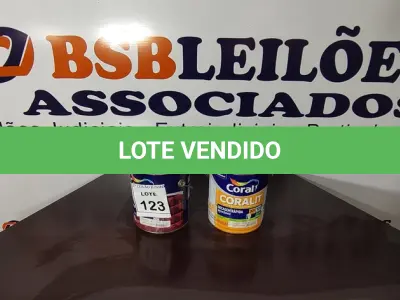 LOTE 123 - 02 LATAS DE TINTA MARCA CORAL PARA ESMALTE SINTÉTICO, MADEIRA E METAL NAS CORES ACETINADO E BRILHANTE COM 3,2L CADA.  (NO ESTADO) ATENÇÃO! FAZER A VISITAÇÃO ANTES DE ARREMATAR, NÃO SABEMOS SE FUNCIONA, LEILÃO NÃO TEM GARANTIA E NEM DEVOLUÇÃO, SUJEITO A POSSÍVEIS AVARIAS VISÍVEIS/OCULTAS E/OU AUSÊNCIA DE COMPONENTES.