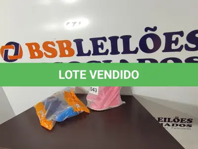 LOTE 043 - 02 PARES DE BOTAS DE BORRACHA NUMERAÇÕES 25 E 31 NAS CORES AZUL E ROSA. (NO ESTADO) ATENÇÃO! FAZER A VISITAÇÃO ANTES DE ARREMATAR, NÃO SABEMOS SE FUNCIONA, LEILÃO NÃO TEM GARANTIA E NEM DEVOLUÇÃO, SUJEITO A POSSÍVEIS AVARIAS VISÍVEIS/OCULTAS E/OU AUSÊNCIA DE COMPONENTES.
