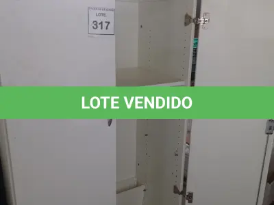LOTE 317 - 01 ARMÁRIO ALTO PRA ESCRITÓRIO COM 2 PORTAS E 3 COMPARTIMENTOS. (NO ESTADO) ATENÇÃO! FAZER A VISITAÇÃO ANTES DE ARREMATAR, NÃO SABEMOS SE FUNCIONA, LEILÃO NÃO TEM GARANTIA E NEM DEVOLUÇÃO, SUJEITO A POSSÍVEIS AVARIAS VISÍVEIS/OCULTAS E/OU AUSÊNCIA DE COMPONENTES.