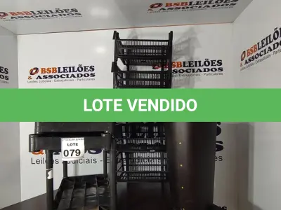 LOTE 079 - 05 CESTAS ORGANIZADORAS, 01 PRATELEIRA DE PLÁSTICO INCOMPLETA E 01 PROTETOR PRA PLANTAS. (NO ESTADO) ATENÇÃO! FAZER A VISITAÇÃO ANTES DE ARREMATAR, NÃO SABEMOS SE FUNCIONA, LEILÃO NÃO TEM GARANTIA E NEM DEVOLUÇÃO, SUJEITO A POSSÍVEIS AVARIAS VISÍVEIS/OCULTAS E/OU AUSÊNCIA DE COMPONENTES.