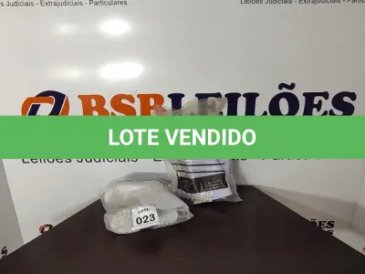 LOTE 023 - 02 PARES DE BOTAS DE BORRACHA NUMERAÇÕES 35 E 38 NA COR BRANCA. (NO ESTADO) ATENÇÃO! FAZER A VISITAÇÃO ANTES DE ARREMATAR, NÃO SABEMOS SE FUNCIONA, LEILÃO NÃO TEM GARANTIA E NEM DEVOLUÇÃO, SUJEITO A POSSÍVEIS AVARIAS VISÍVEIS/OCULTAS E/OU AUSÊNCIA DE COMPONENTES.