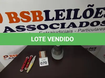 LOTE 070 - 04 REBOLOS REDONDO, 02 REBOLOS CÔNICO, 02 APLICADORES DE TELA E 02 PEDRAS DE AMOLAR. (NO ESTADO) ATENÇÃO! FAZER A VISITAÇÃO ANTES DE ARREMATAR, NÃO SABEMOS SE FUNCIONA, LEILÃO NÃO TEM GARANTIA E NEM DEVOLUÇÃO, SUJEITO A POSSÍVEIS AVARIAS VISÍVEIS/OCULTAS E/OU AUSÊNCIA DE COMPONENTES.