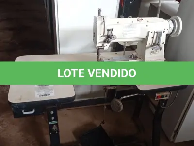 LOTE 379 - 01 MÁQUINA DE COSTURA INDUSTRIAL MARCA SINGER. (NO ESTADO) ATENÇÃO! FAZER A VISITAÇÃO ANTES DE ARREMATAR, NÃO SABEMOS SE FUNCIONA, LEILÃO NÃO TEM GARANTIA E NEM DEVOLUÇÃO, SUJEITO A POSSÍVEIS AVARIAS VISÍVEIS/OCULTAS E/OU AUSÊNCIA DE COMPONENTES.