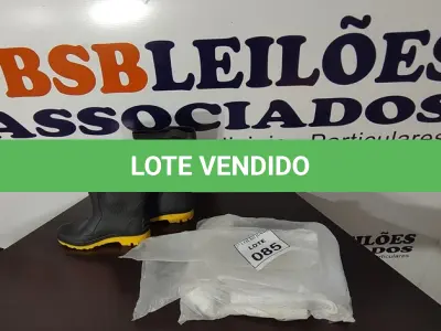 LOTE 085 - 02 PARES DE BOTAS DE BORRACHA NUMERAÇÕES 38 E 41 NAS CORES PRETA E BRANCO. (NO ESTADO) ATENÇÃO! FAZER A VISITAÇÃO ANTES DE ARREMATAR, NÃO SABEMOS SE FUNCIONA, LEILÃO NÃO TEM GARANTIA E NEM DEVOLUÇÃO, SUJEITO A POSSÍVEIS AVARIAS VISÍVEIS/OCULTAS E/OU AUSÊNCIA DE COMPONENTES.