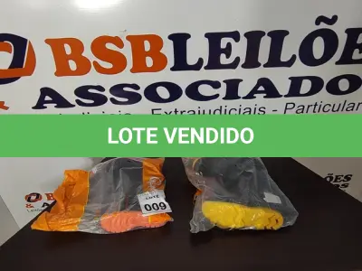 LOTE 009 - 02 PARES DE BOTAS DE BORRACHA NUMERAÇÕES 27 E 38. (NO ESTADO) ATENÇÃO! FAZER A VISITAÇÃO ANTES DE ARREMATAR, NÃO SABEMOS SE FUNCIONA, LEILÃO NÃO TEM GARANTIA E NEM DEVOLUÇÃO, SUJEITO A POSSÍVEIS AVARIAS VISÍVEIS/OCULTAS E/OU AUSÊNCIA DE COMPONENTES.