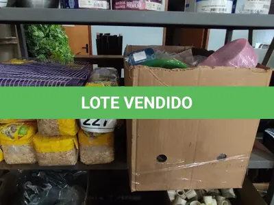 LOTE 227 - 08 PACOTES DE SERRAGEM PRENSADA MARCA POWER PETS E 01 GAIOLA DE HAMSTER E 01 CAIXA COM GRANDE VARIEDADE DE RODAS PARA HAMSTER.  (NO ESTADO) ATENÇÃO! FAZER A VISITAÇÃO ANTES DE ARREMATAR, NÃO SABEMOS SE FUNCIONA, LEILÃO NÃO TEM GARANTIA E NEM DEVOLUÇÃO, SUJEITO A POSSÍVEIS AVARIAS VISÍVEIS/OCULTAS E/OU AUSÊNCIA DE COMPONENTES.