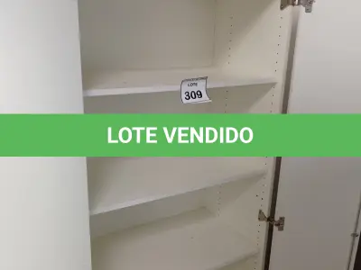 LOTE 309 - 01 ARMÁRIO ALTO PRA ESCRITÓRIO COM 2 PORTAS E 3 COMPARTIMENTOS. (NO ESTADO) ATENÇÃO! FAZER A VISITAÇÃO ANTES DE ARREMATAR, NÃO SABEMOS SE FUNCIONA, LEILÃO NÃO TEM GARANTIA E NEM DEVOLUÇÃO, SUJEITO A POSSÍVEIS AVARIAS VISÍVEIS/OCULTAS E/OU AUSÊNCIA DE COMPONENTES.