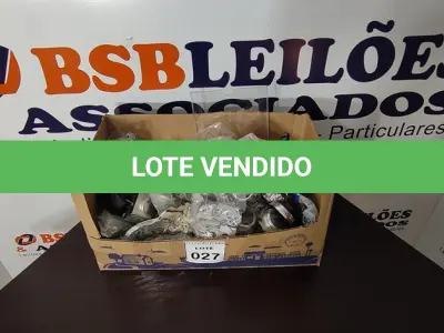 LOTE 027 - 01 LOTE COM VÁRIOS ACESSÓRIOS PARA MOVEIS DIVERSOS. (NO ESTADO) ATENÇÃO! FAZER A VISITAÇÃO ANTES DE ARREMATAR, NÃO SABEMOS SE FUNCIONA, LEILÃO NÃO TEM GARANTIA E NEM DEVOLUÇÃO, SUJEITO A POSSÍVEIS AVARIAS VISÍVEIS/OCULTAS E/OU AUSÊNCIA DE COMPONENTES.