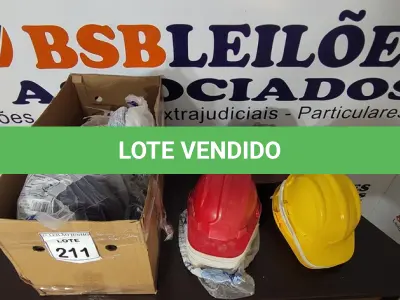 LOTE 211 - 01 LOTE COM DIVERSOS CAPACETES DE PROTEÇÃO E ACESSÓRIOS. (NO ESTADO) ATENÇÃO! FAZER A VISITAÇÃO ANTES DE ARREMATAR, NÃO SABEMOS SE FUNCIONA, LEILÃO NÃO TEM GARANTIA E NEM DEVOLUÇÃO, SUJEITO A POSSÍVEIS AVARIAS VISÍVEIS/OCULTAS E/OU AUSÊNCIA DE COMPONENTES.