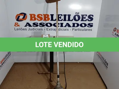 LOTE 347 - 01 ROÇADEIRA A GASOLINA COM AVARIAS. (NO ESTADO) ATENÇÃO! FAZER A VISITAÇÃO ANTES DE ARREMATAR, NÃO SABEMOS SE FUNCIONA. LEILÃO NÃO TEM GARANTIA E NEM DEVOLUÇÃO, SUJEITO A POSSÍVEIS AVARIAS VISÍVEIS/OCULTAS E/OU AUSÊNCIA DE COMPONENTES.