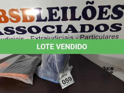 LOTE 059 - 02 PARES DE BOTAS DE BORRACHA NUMERAÇÕES 33 E 35 NAS CORES AZUL E PRETO. (NO ESTADO) ATENÇÃO! FAZER A VISITAÇÃO ANTES DE ARREMATAR, NÃO SABEMOS SE FUNCIONA, LEILÃO NÃO TEM GARANTIA E NEM DEVOLUÇÃO, SUJEITO A POSSÍVEIS AVARIAS VISÍVEIS/OCULTAS E/OU AUSÊNCIA DE COMPONENTES.