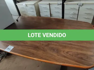 LOTE 291 - 01 MESA BASE DE FERRO TAMPO OVAL EM MADEIRA. (NO ESTADO) ATENÇÃO! FAZER A VISITAÇÃO ANTES DE ARREMATAR, NÃO SABEMOS SE FUNCIONA, LEILÃO NÃO TEM GARANTIA E NEM DEVOLUÇÃO, SUJEITO A POSSÍVEIS AVARIAS VISÍVEIS/OCULTAS E/OU AUSÊNCIA DE COMPONENTES.